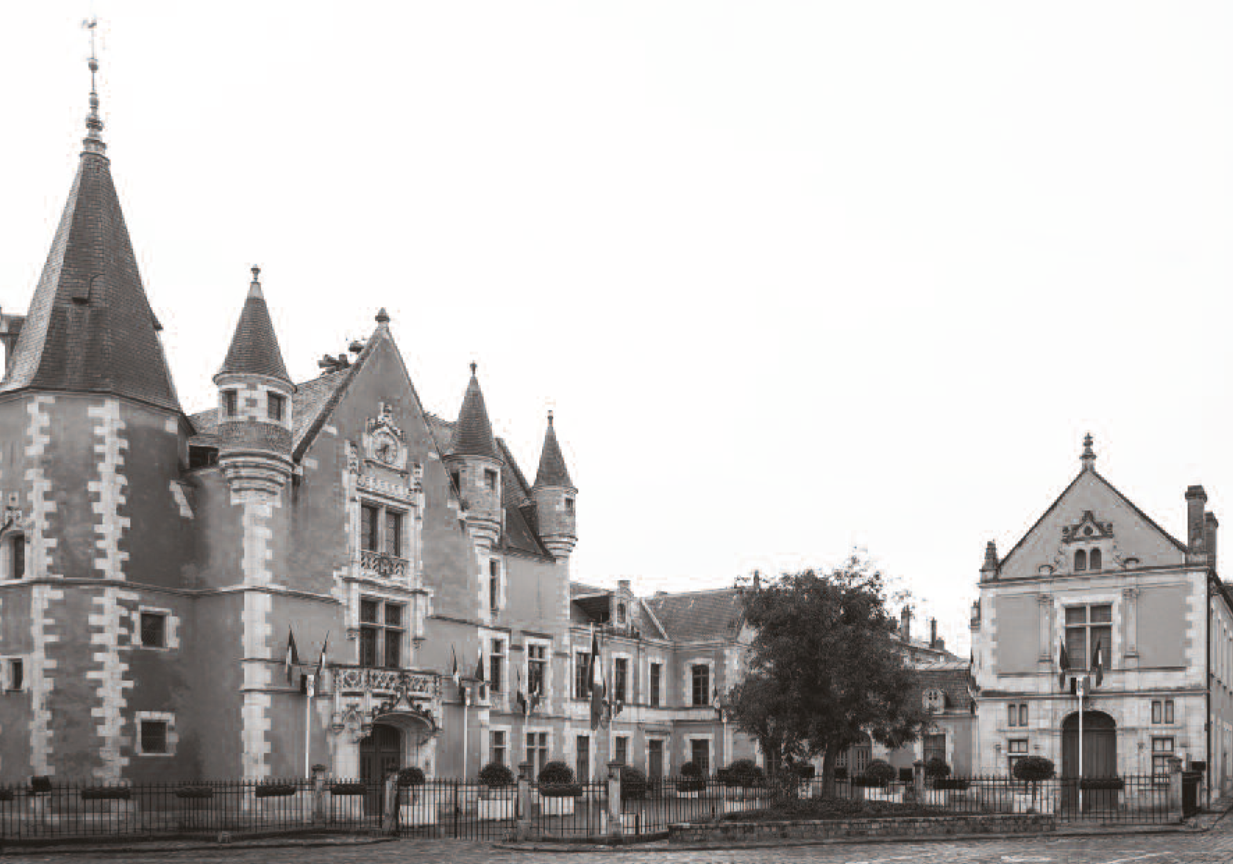 Étampes - Hôtel de ville et musée - 2016